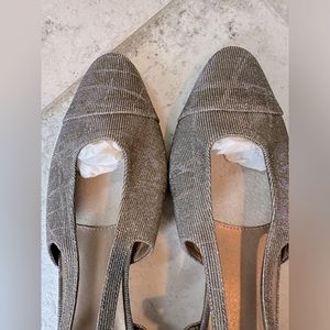 Used Vanelli Platinum block heels size 8.5